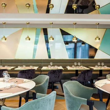 Mercure Paris La Defense Grande Arche Aparthotel 4*