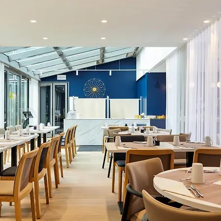Mercure Paris La Defense Grande Arche Aparthotel 4*