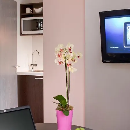 Mercure Paris La Defense Grande Arche 3* نانتير