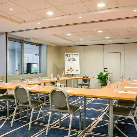 Mercure Paris La Defense Grande Arche Aparthotel Nanterre