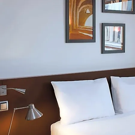 Mercure Paris La Defense Grande Arche 3*