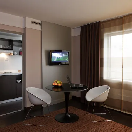 Mercure Paris La Defense Grande Arche 3*